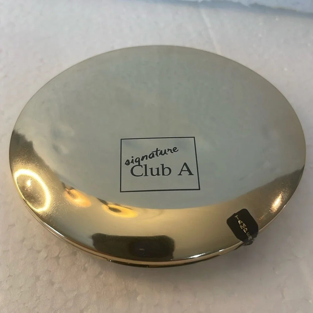 Signature club A golden petals finishing powder vitamin C moisturizing f…